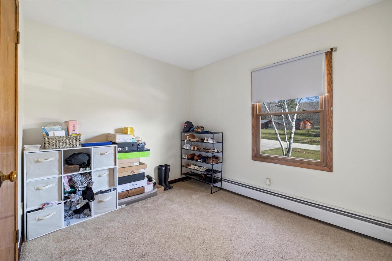 W246S7005 Maple Hill DRIVE