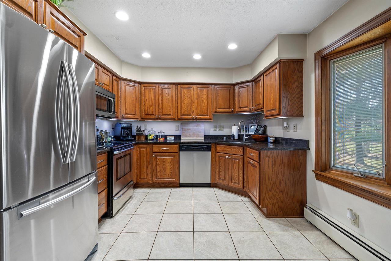 W246S7005 Maple Hill DRIVE