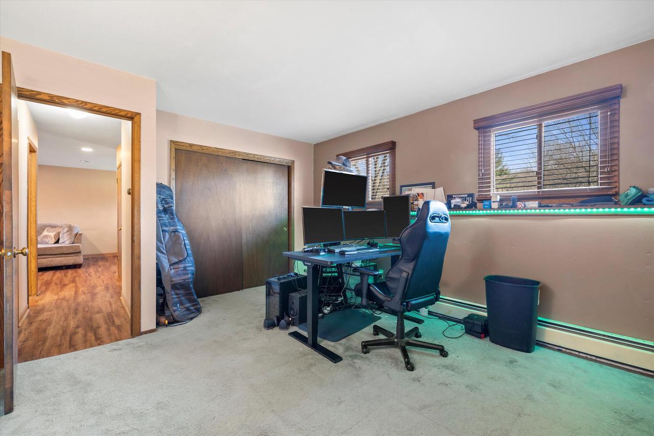 W246S7005 Maple Hill DRIVE