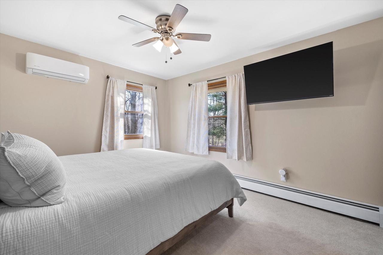 W246S7005 Maple Hill DRIVE