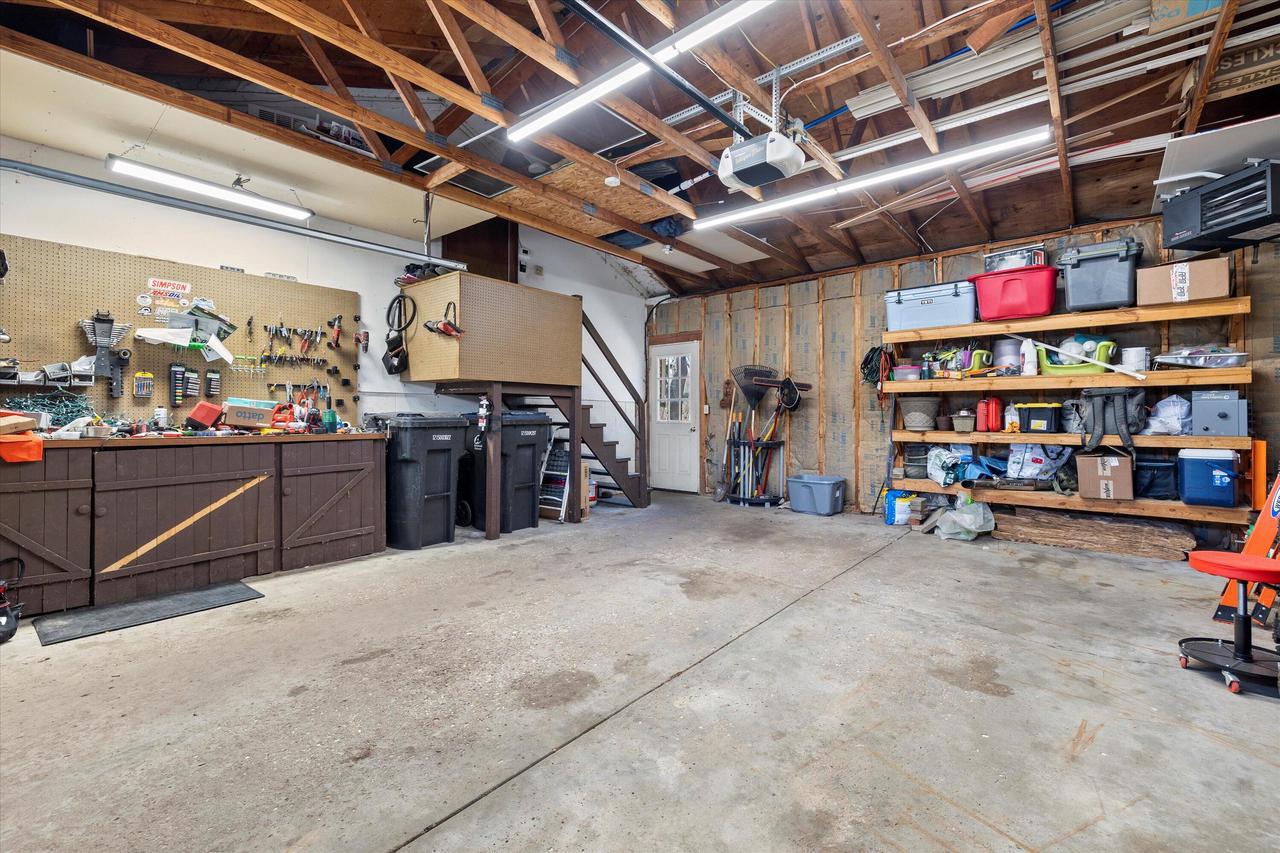 W246S7005 Maple Hill DRIVE