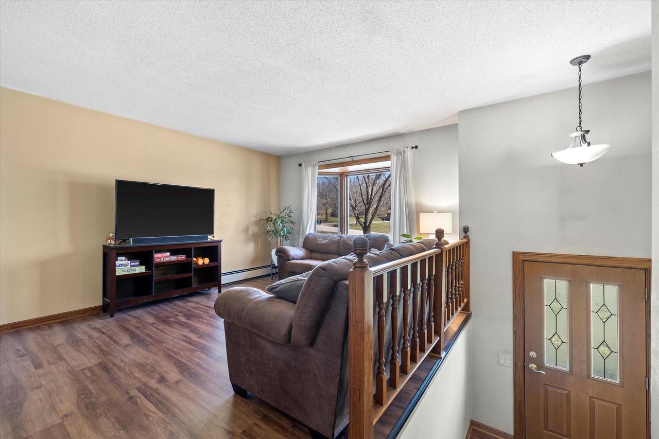 W246S7005 Maple Hill DRIVE