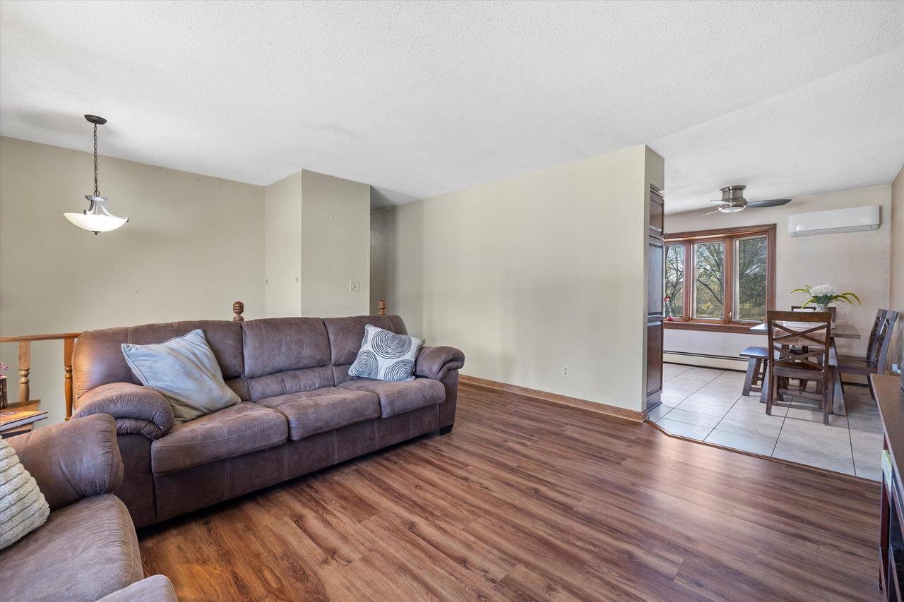 W246S7005 Maple Hill DRIVE