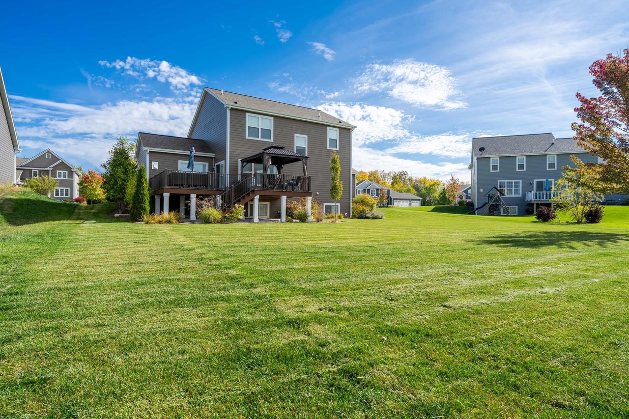 W136N6069 Weyer Farm DRIVE