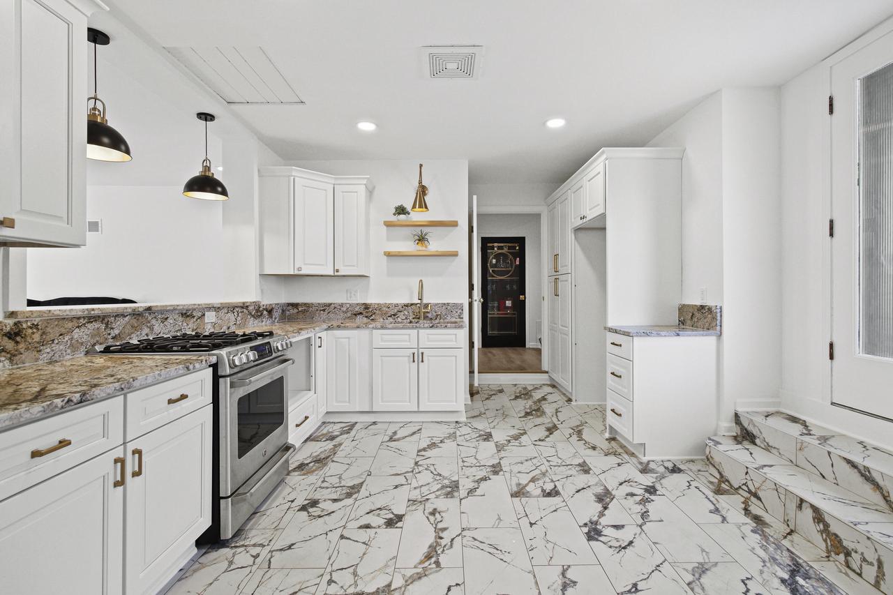 2030 La Chandelle COURT