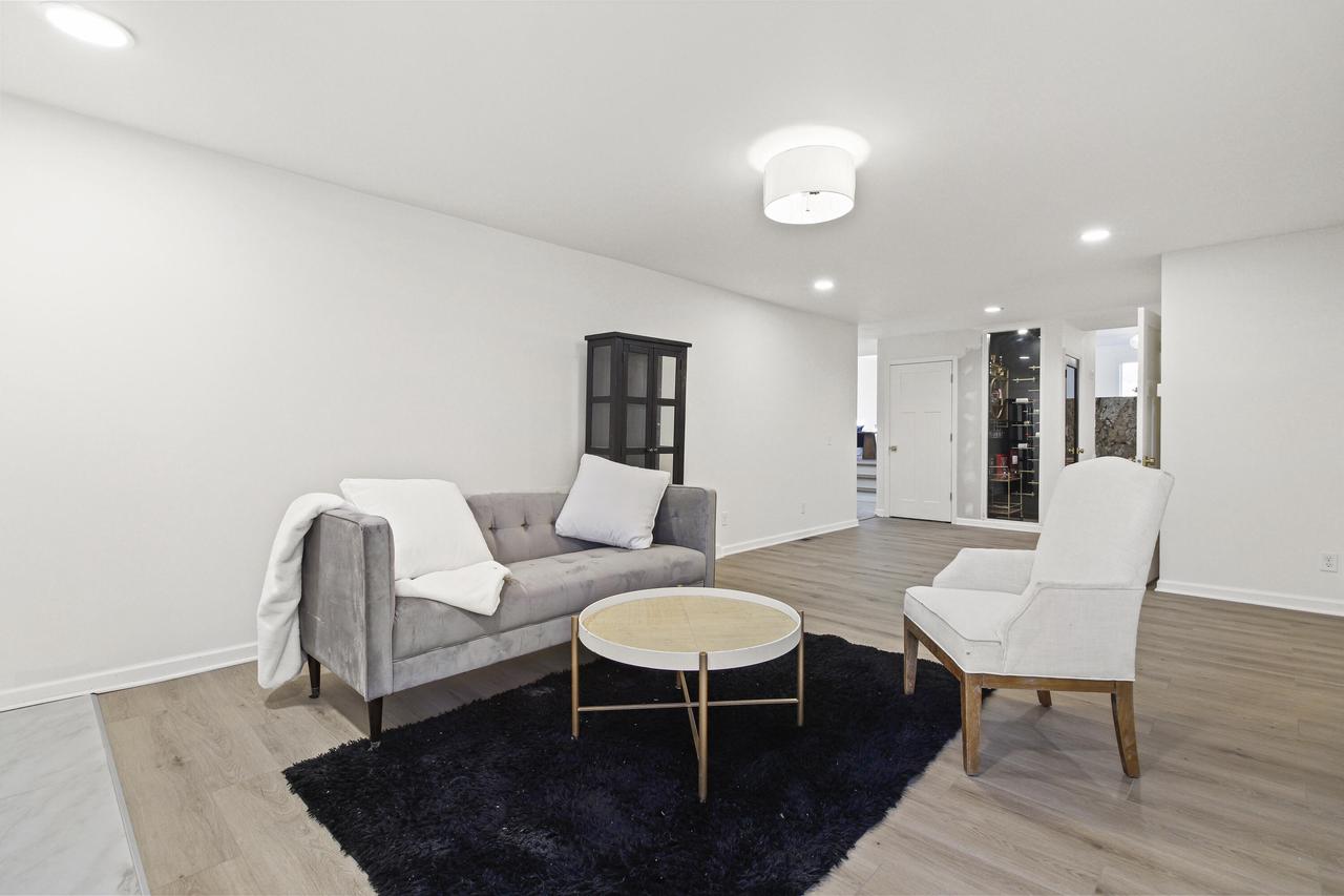 2030 La Chandelle COURT