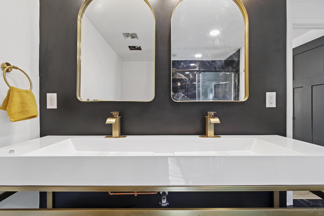 2030 La Chandelle COURT