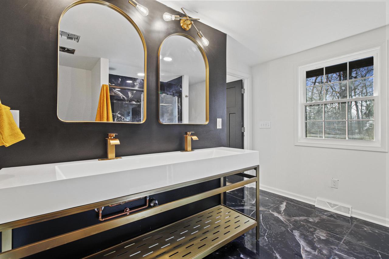 2030 La Chandelle COURT