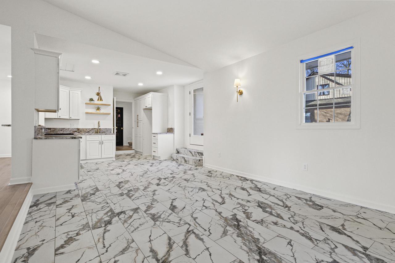 2030 La Chandelle COURT