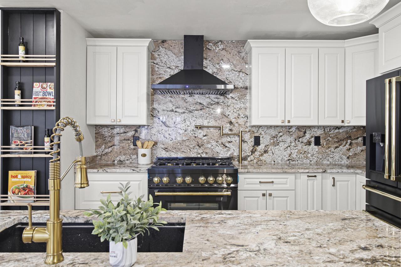 2030 La Chandelle COURT