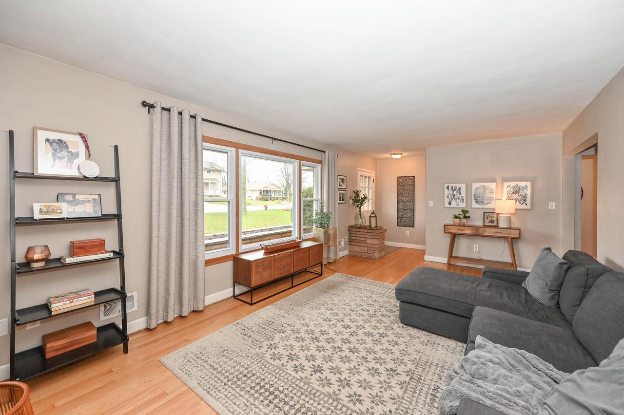 5544 South 42nd STREET