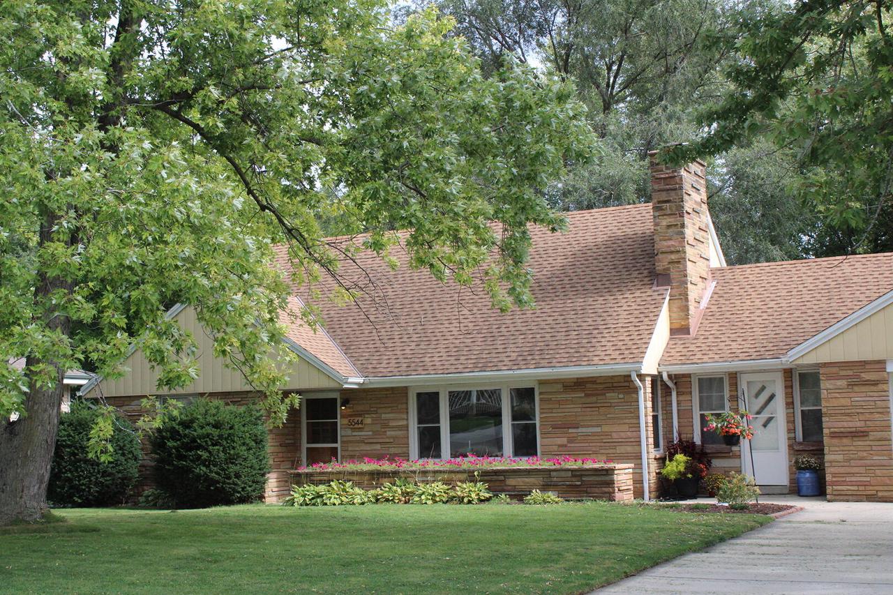 5544 South 42nd STREET