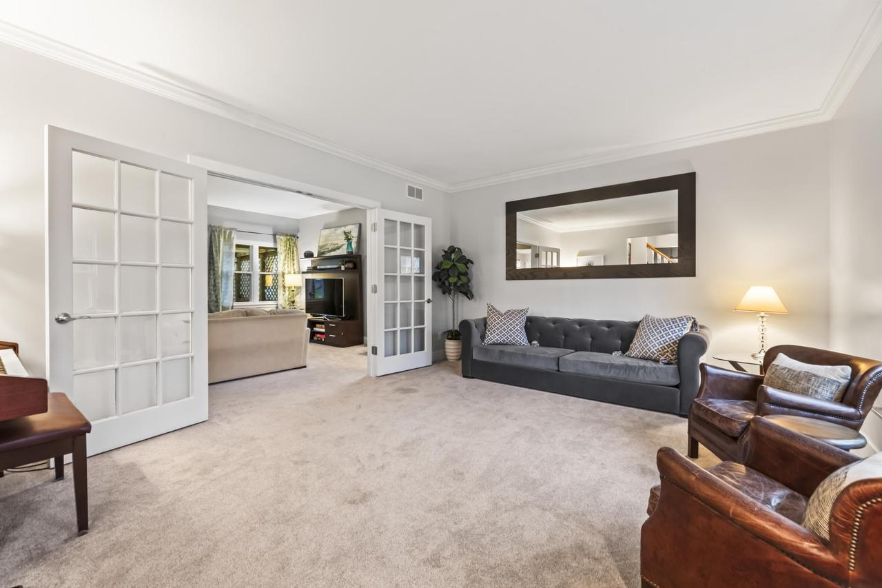 W276N2698 Chicory LANE