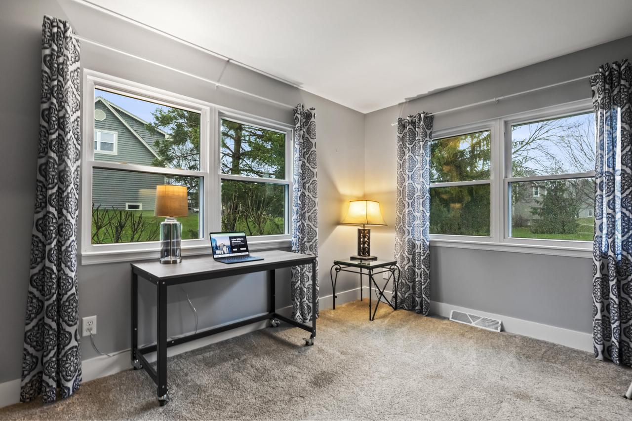 W276N2698 Chicory LANE