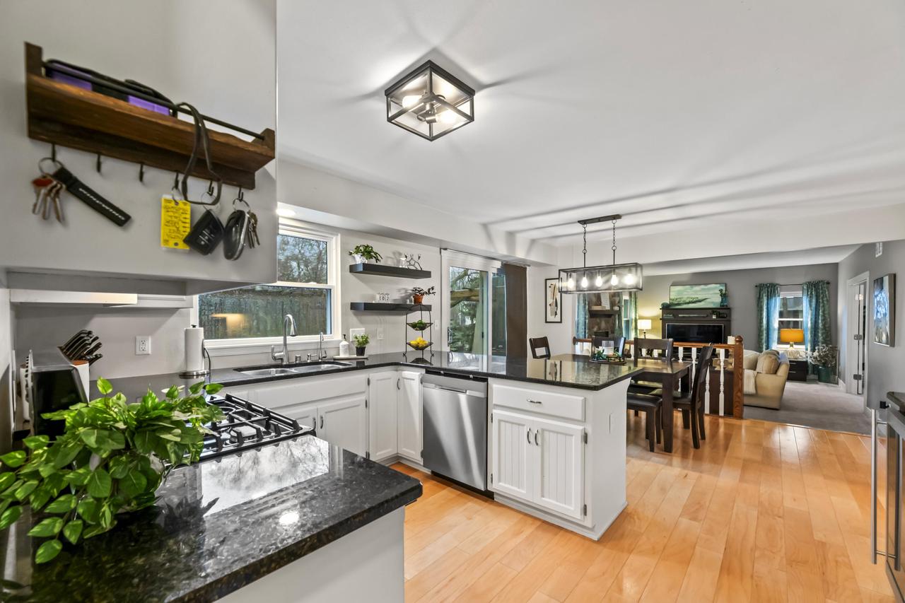 W276N2698 Chicory LANE