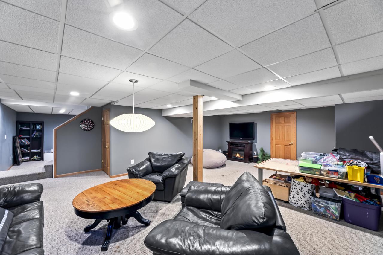 W276N2698 Chicory LANE