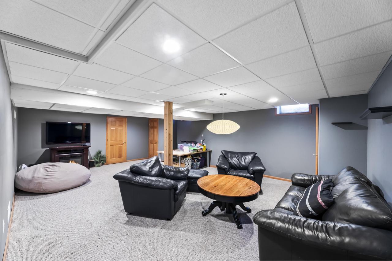 W276N2698 Chicory LANE