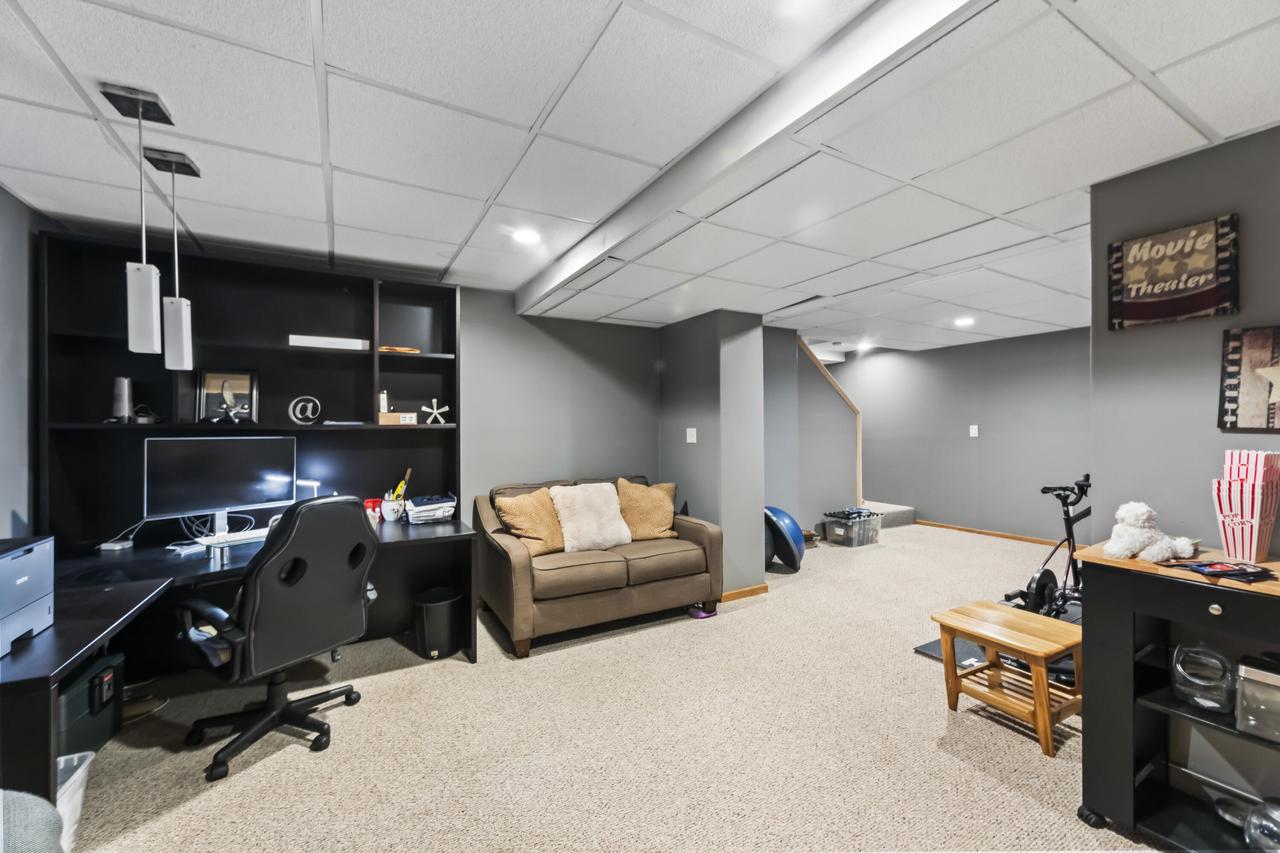 W276N2698 Chicory LANE