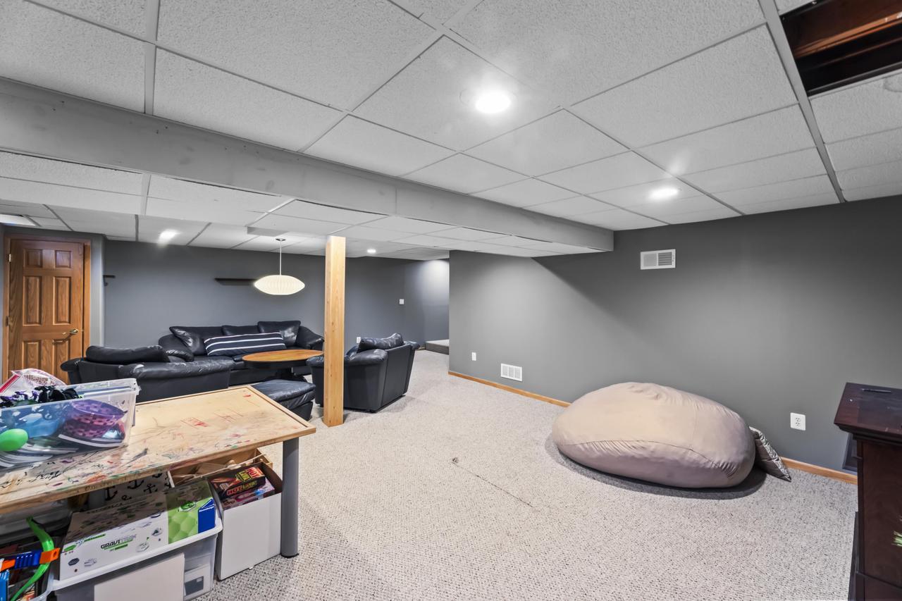 W276N2698 Chicory LANE