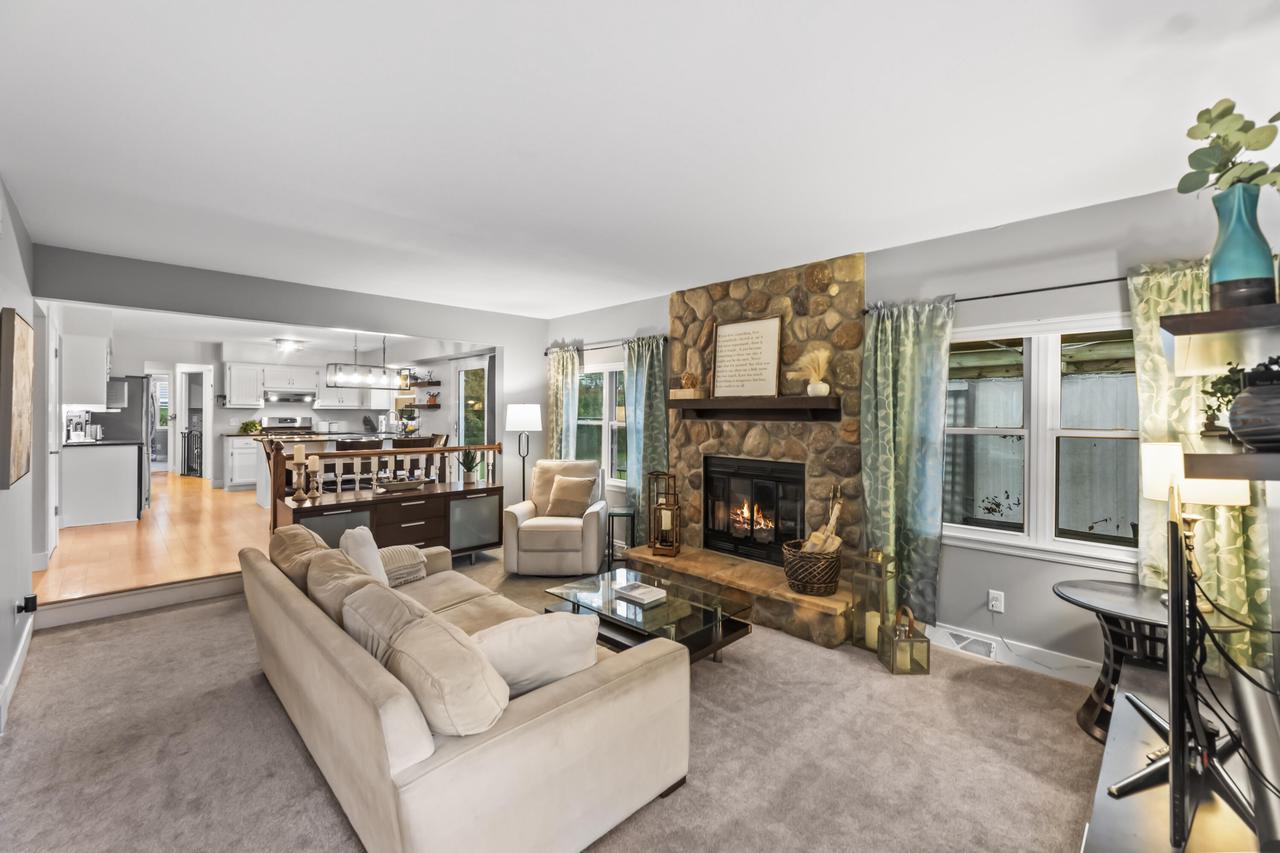 W276N2698 Chicory LANE