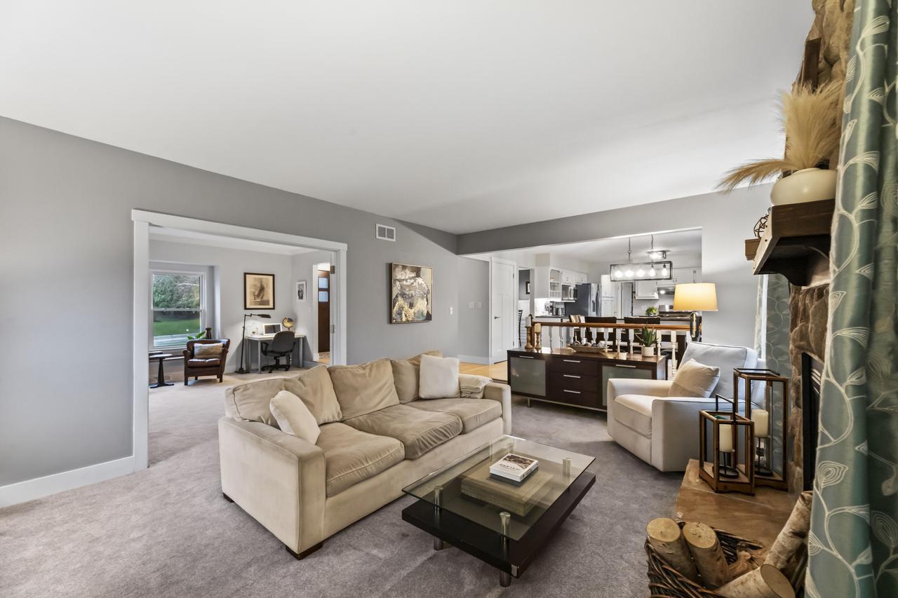 W276N2698 Chicory LANE