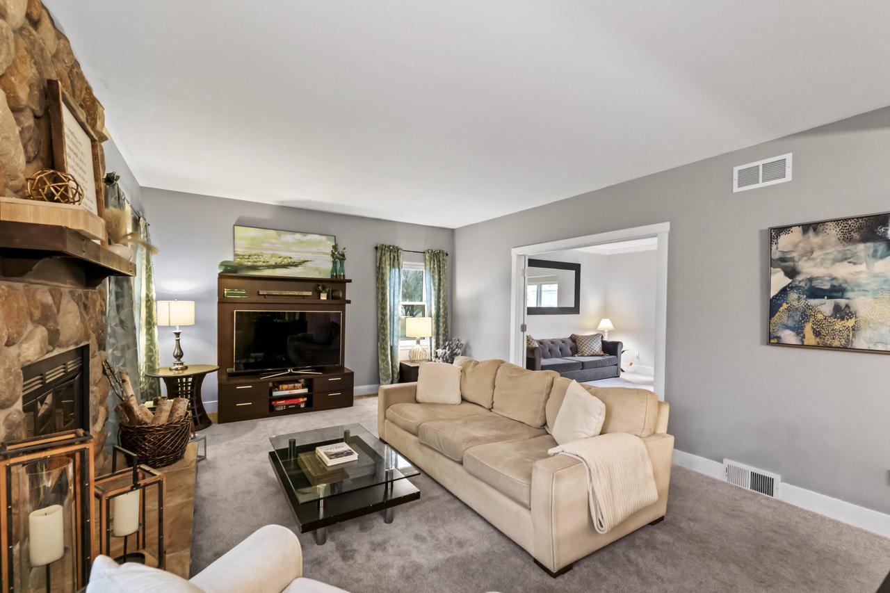 W276N2698 Chicory LANE