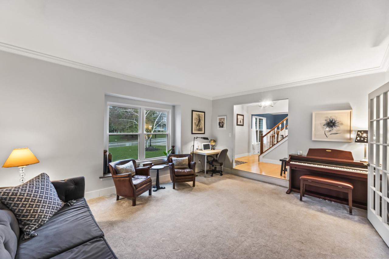 W276N2698 Chicory LANE