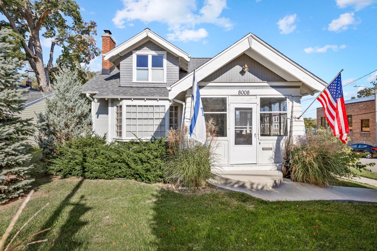 8008 Harwood AVENUE