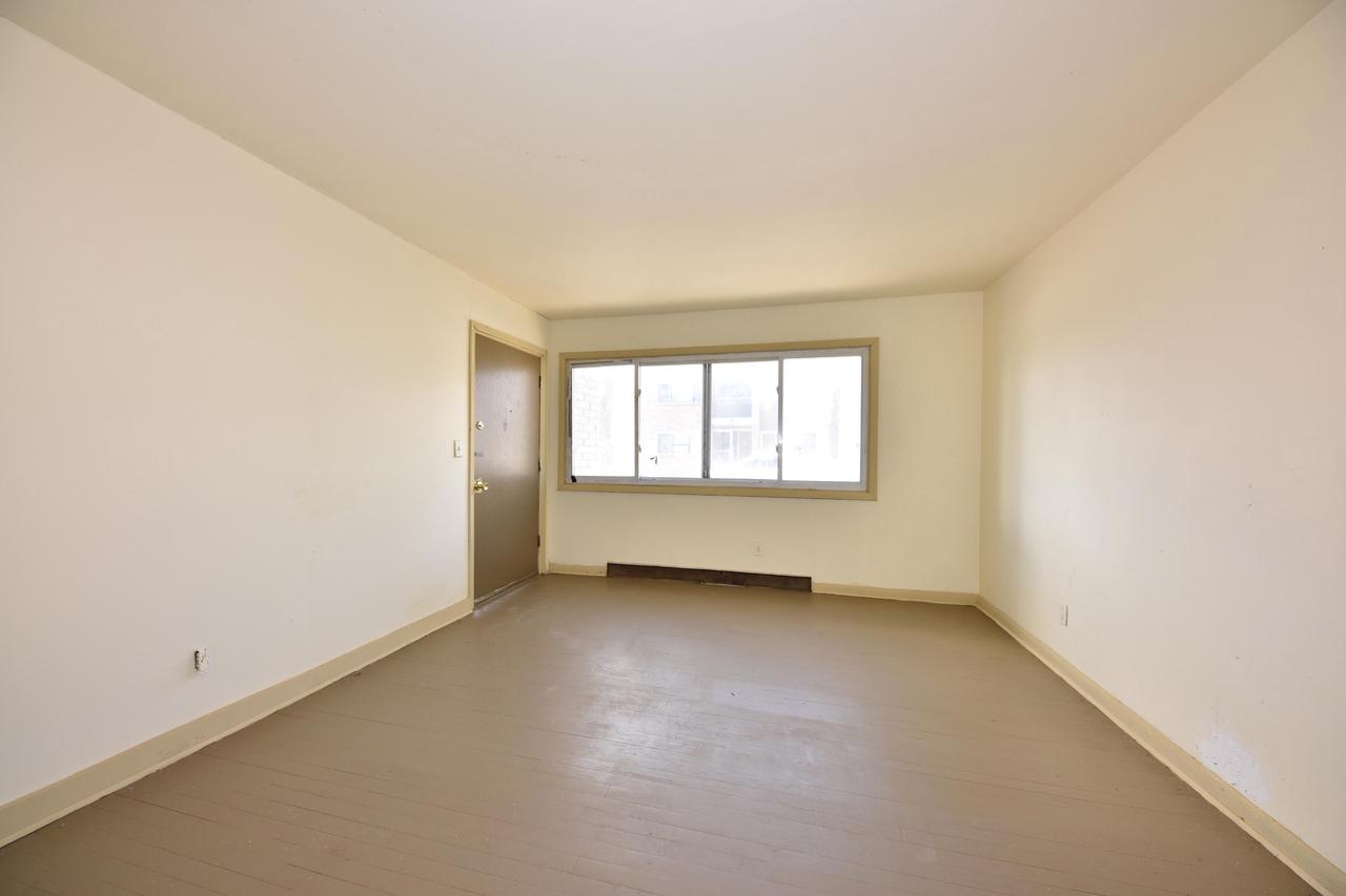 8137 West Thurston AVENUE