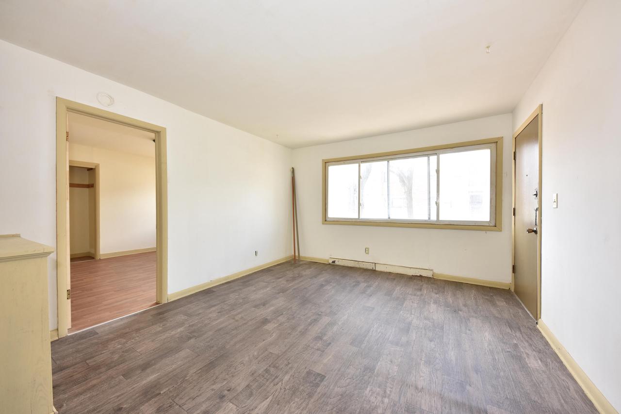 8137 West Thurston AVENUE