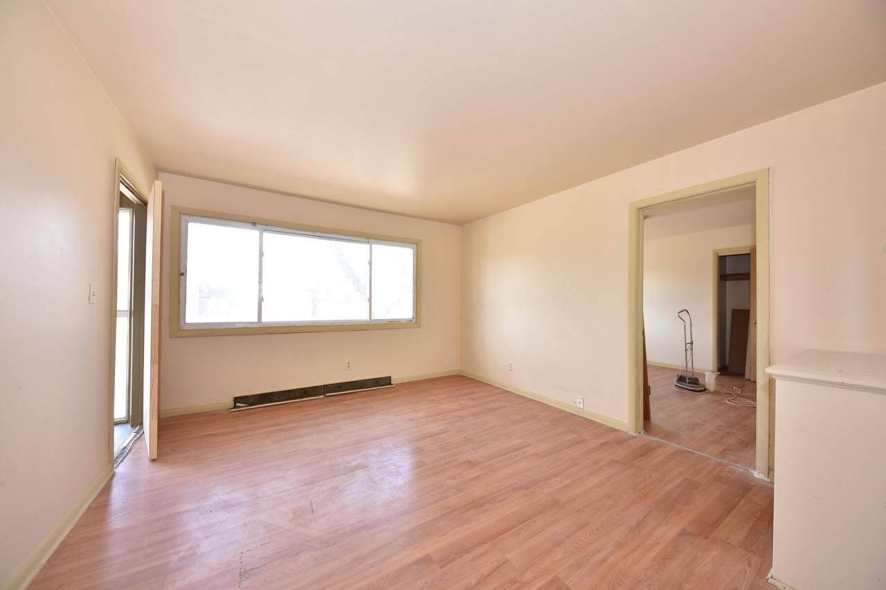 8137 West Thurston AVENUE