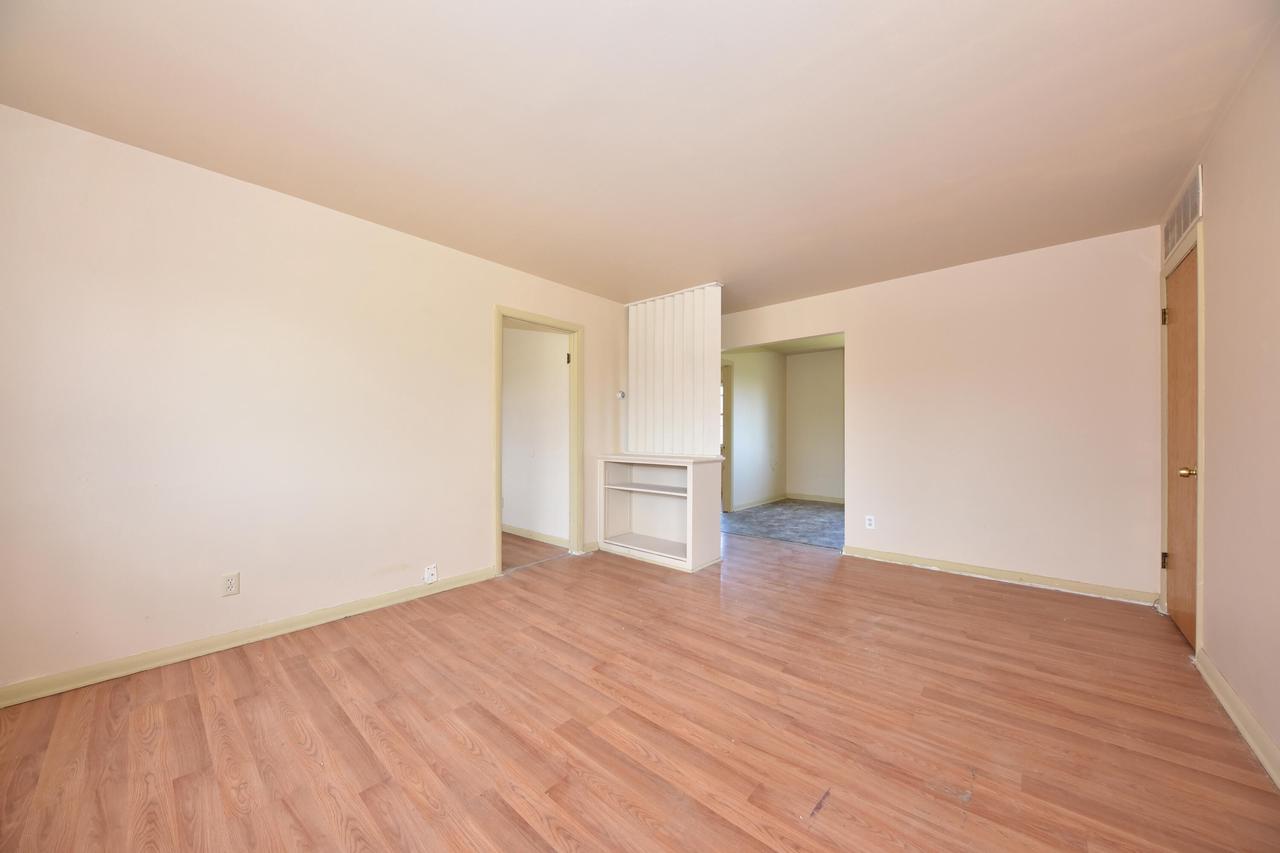 8137 West Thurston AVENUE