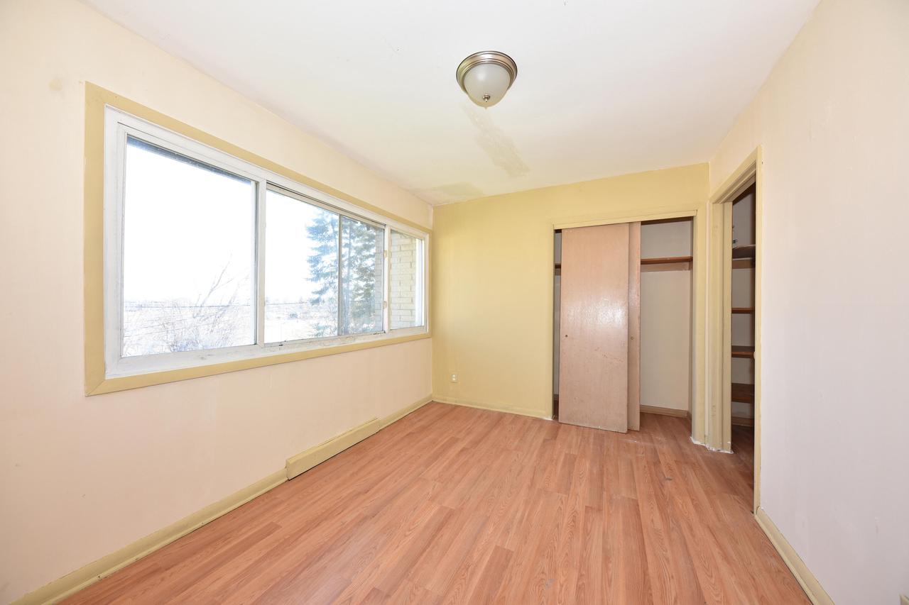 8137 West Thurston AVENUE