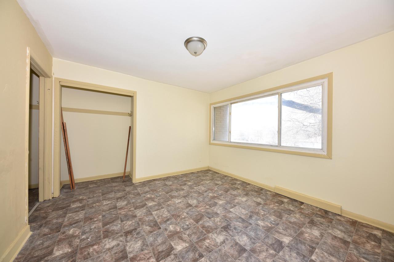 8137 West Thurston AVENUE