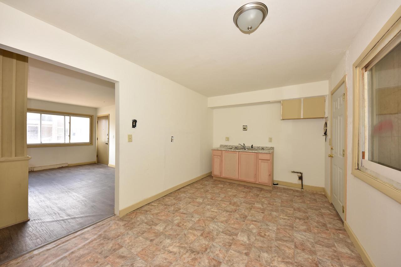 8137 West Thurston AVENUE