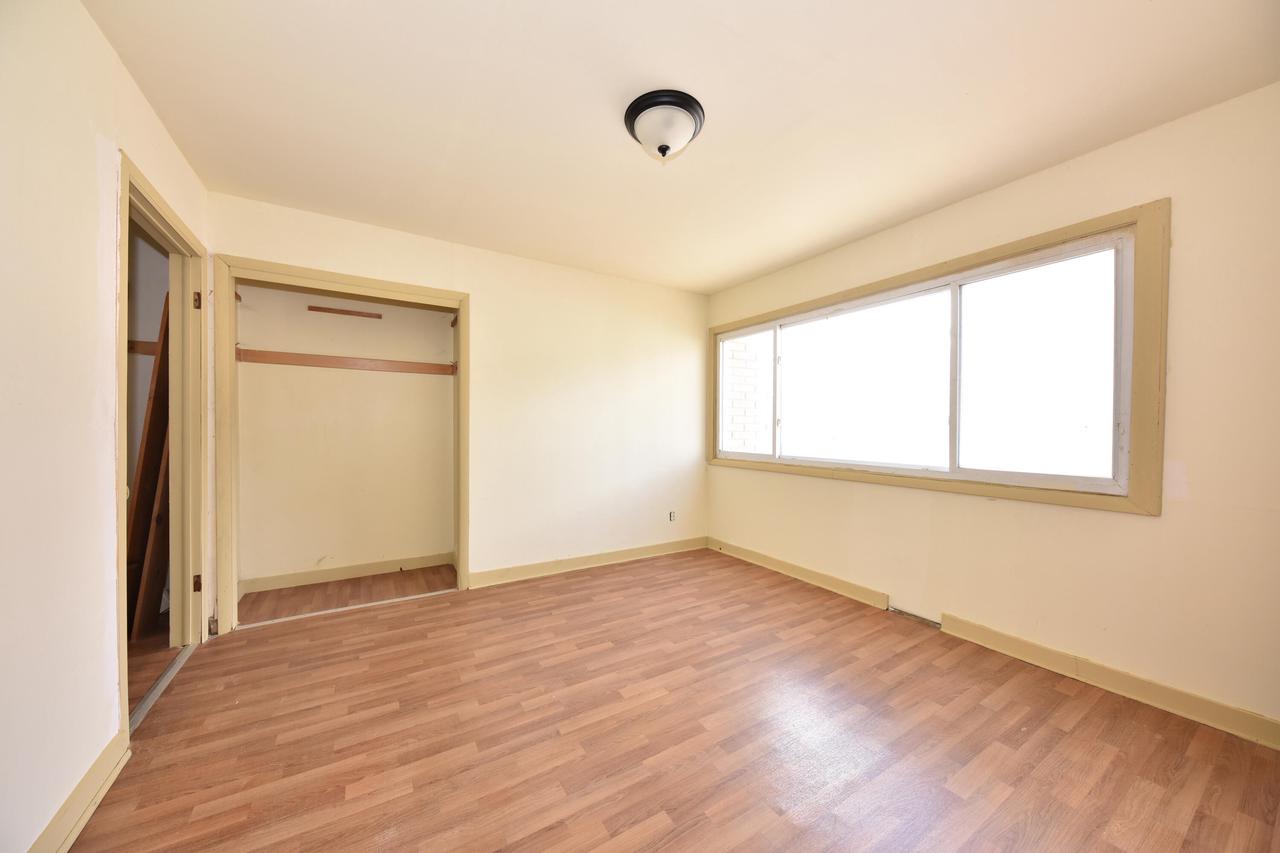 8137 West Thurston AVENUE