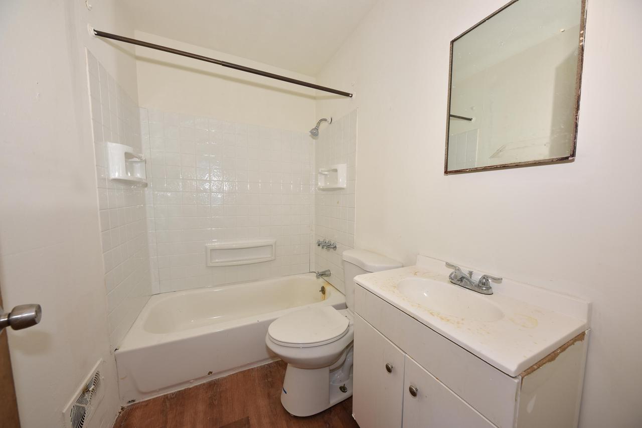 8137 West Thurston AVENUE