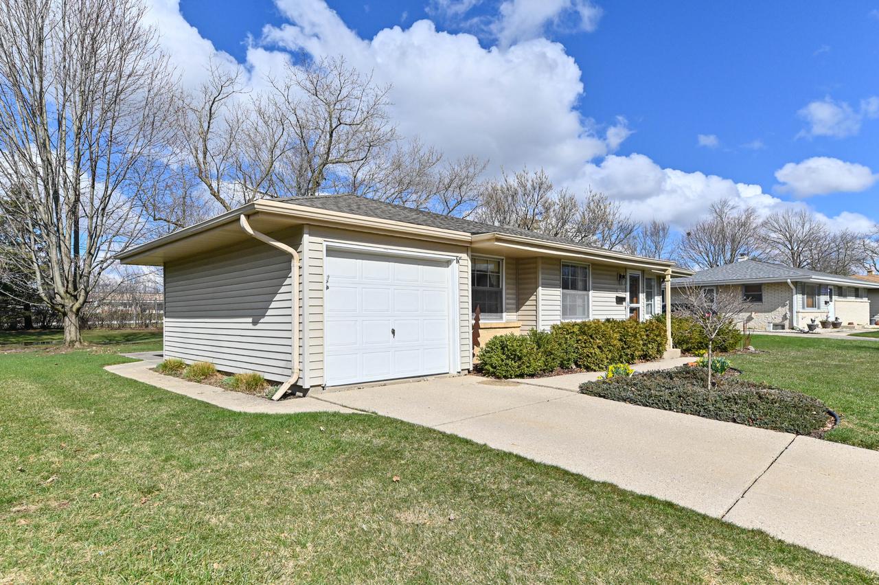 6044 Oakwood LANE WEST West