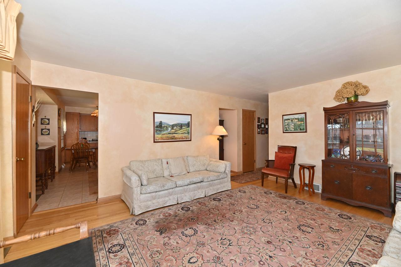 6044 Oakwood LANE WEST West