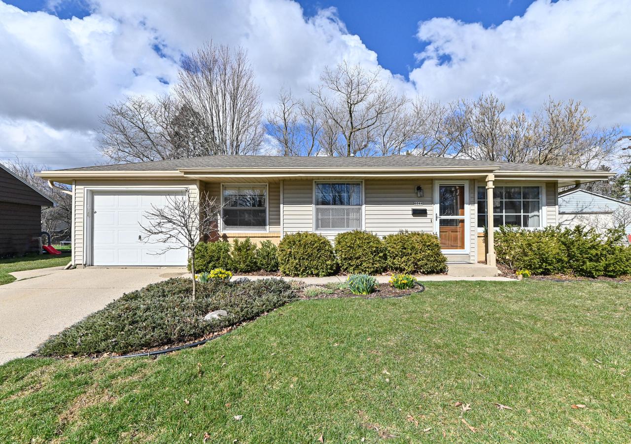 6044 Oakwood LANE WEST West