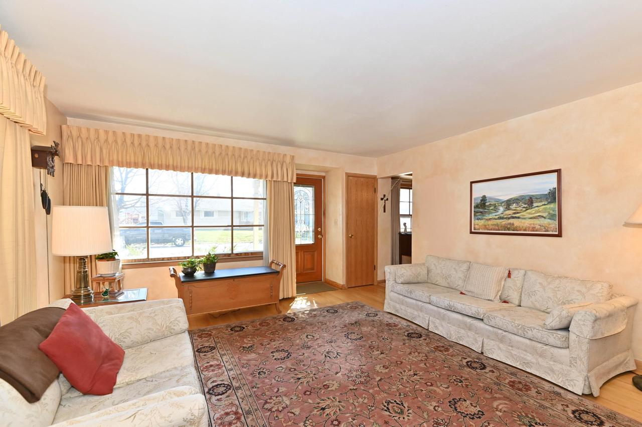 6044 Oakwood LANE WEST West