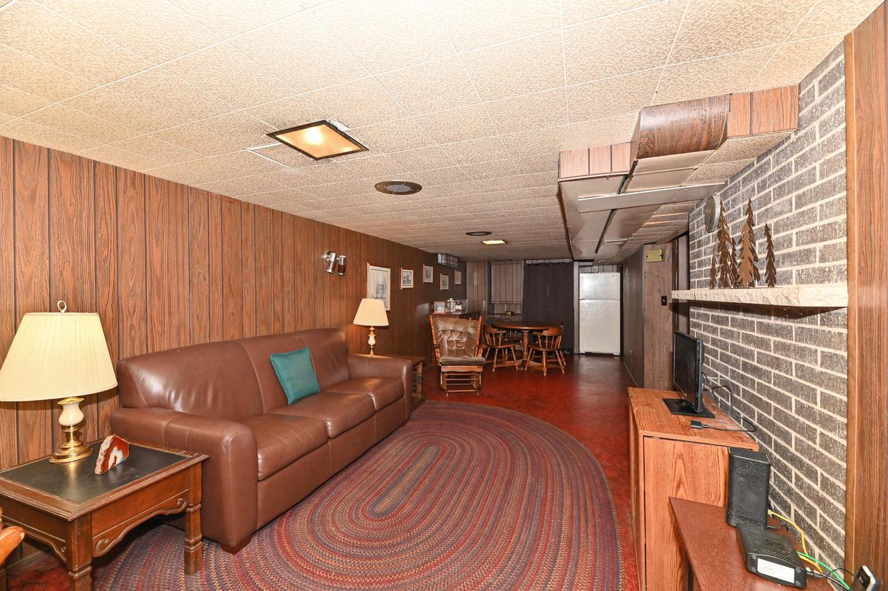 6044 Oakwood LANE WEST West