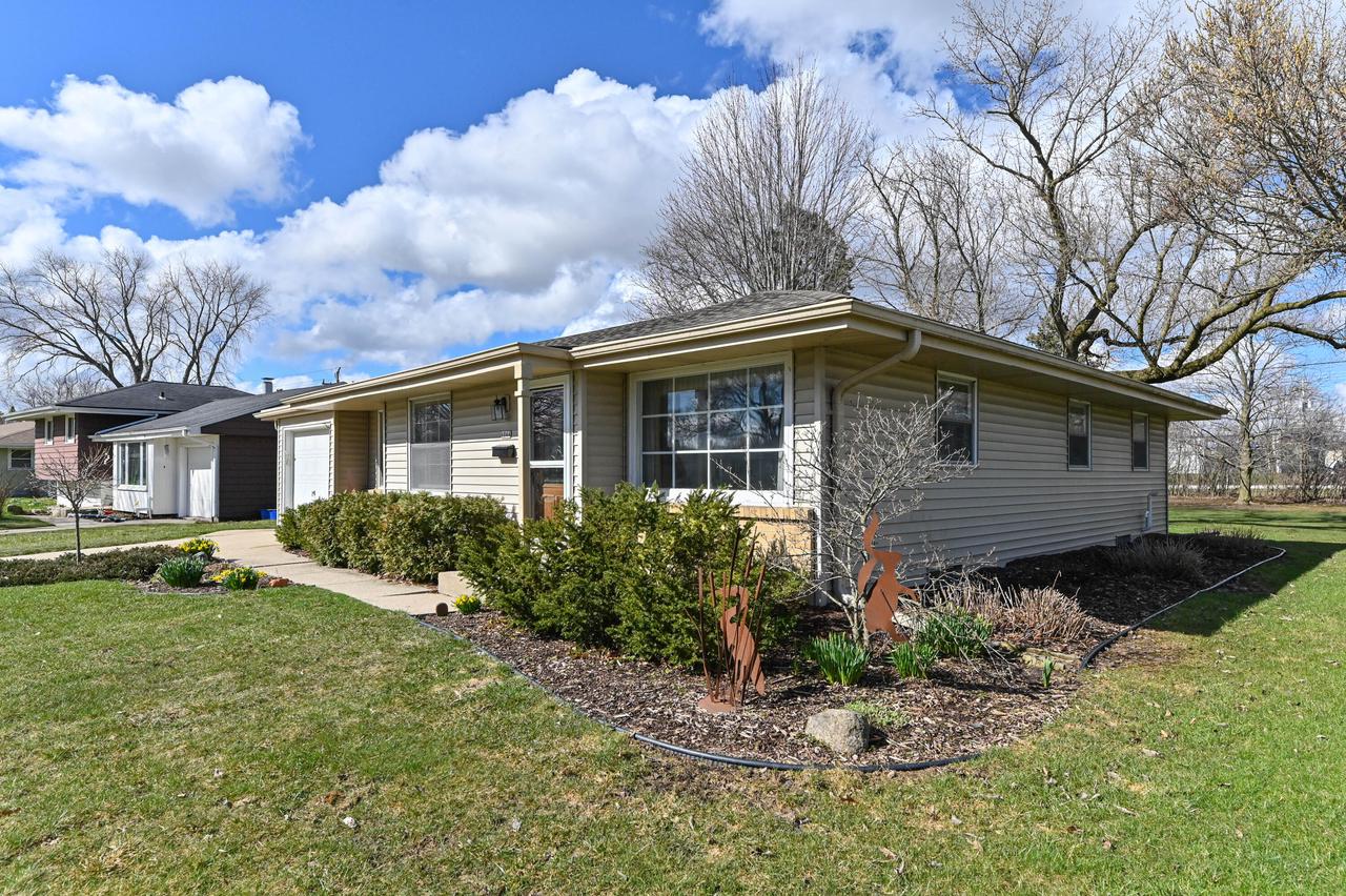 6044 Oakwood LANE WEST West