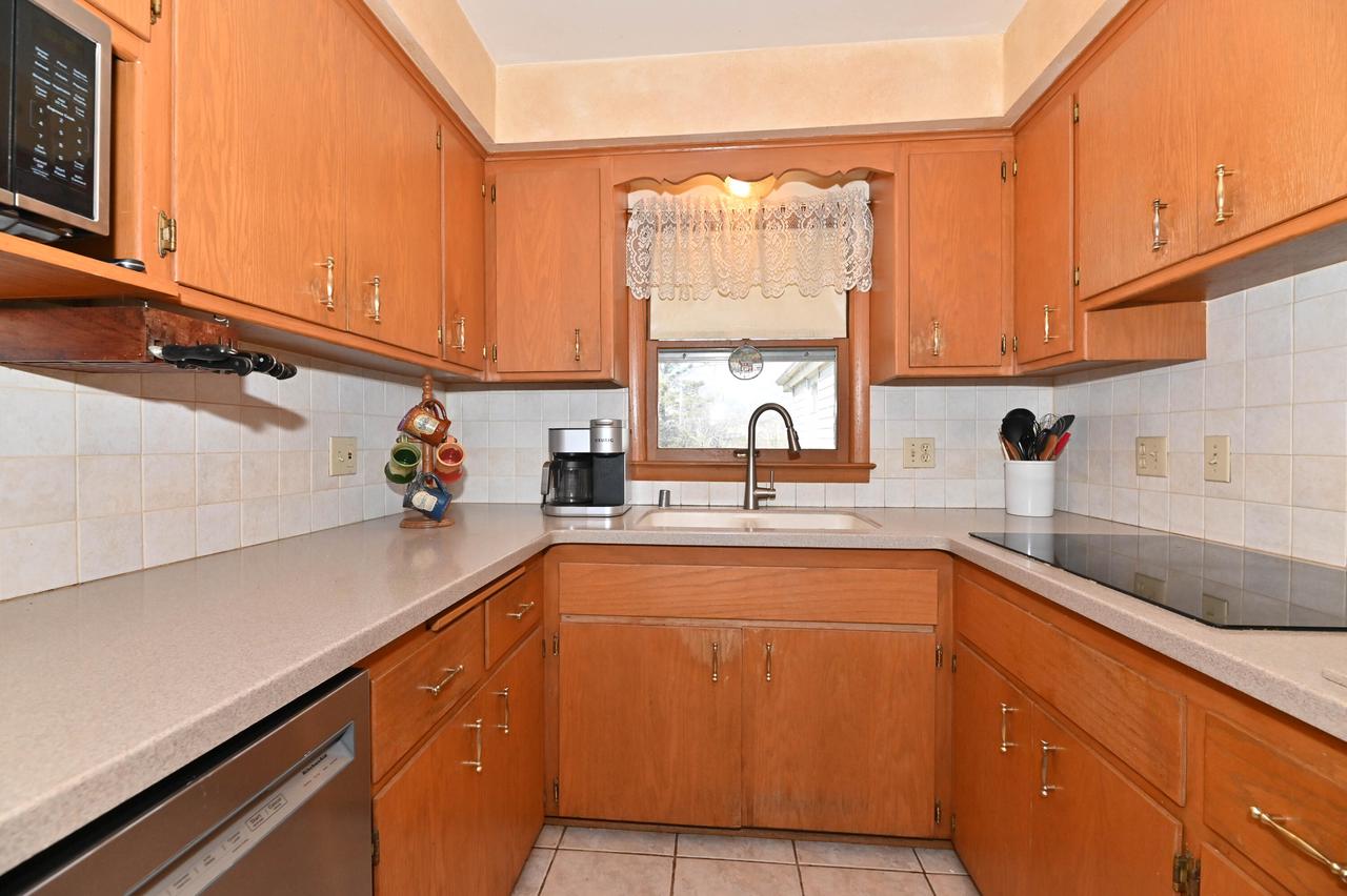 6044 Oakwood LANE WEST West