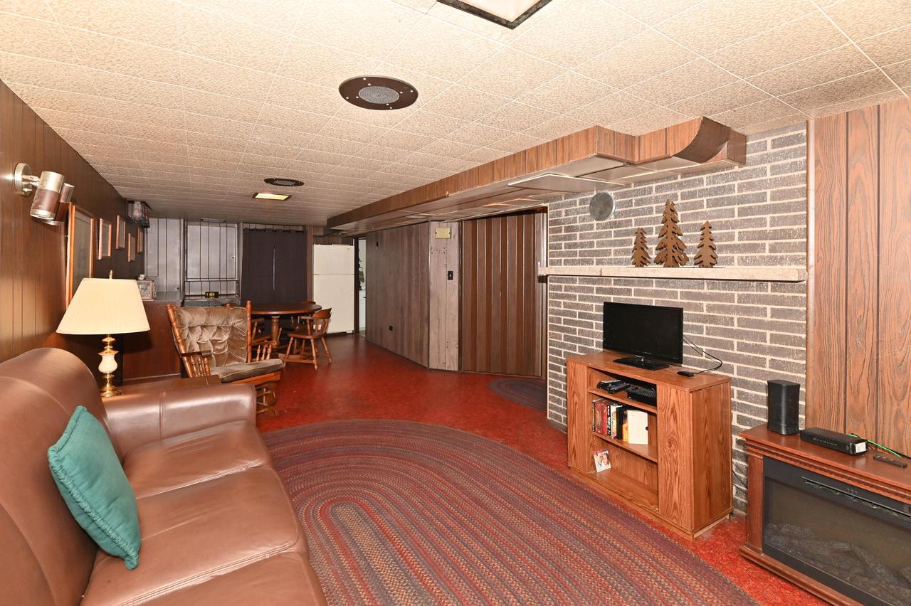 6044 Oakwood LANE WEST West