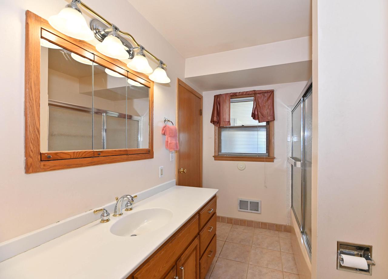 6044 Oakwood LANE WEST West