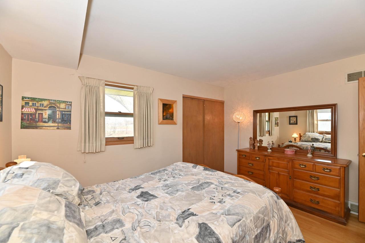 6044 Oakwood LANE WEST West