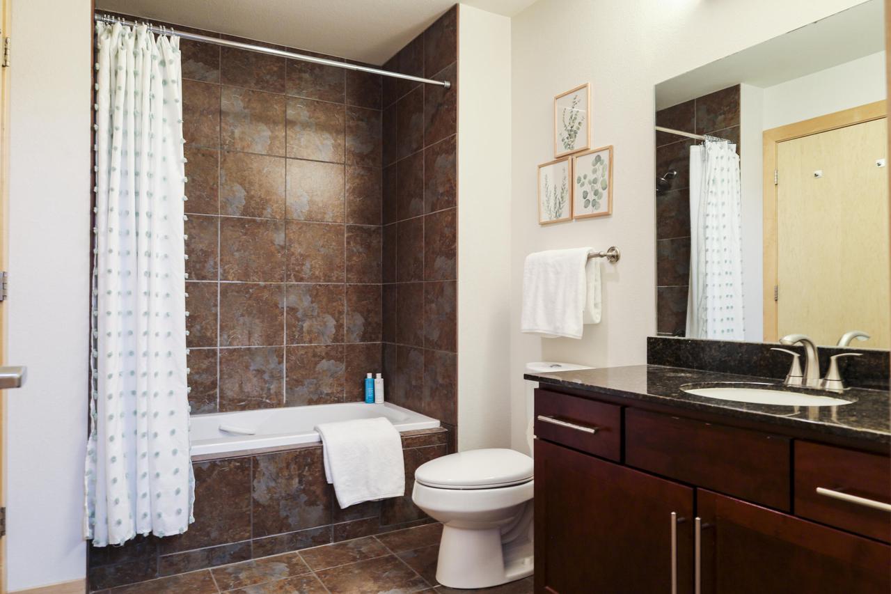 106 West Seeboth STREET 706