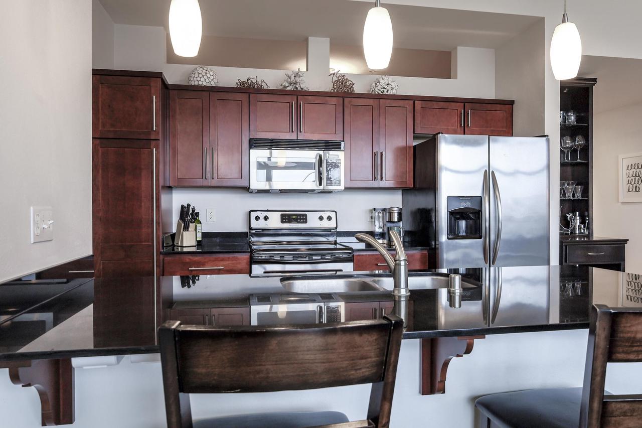 106 West Seeboth STREET 706