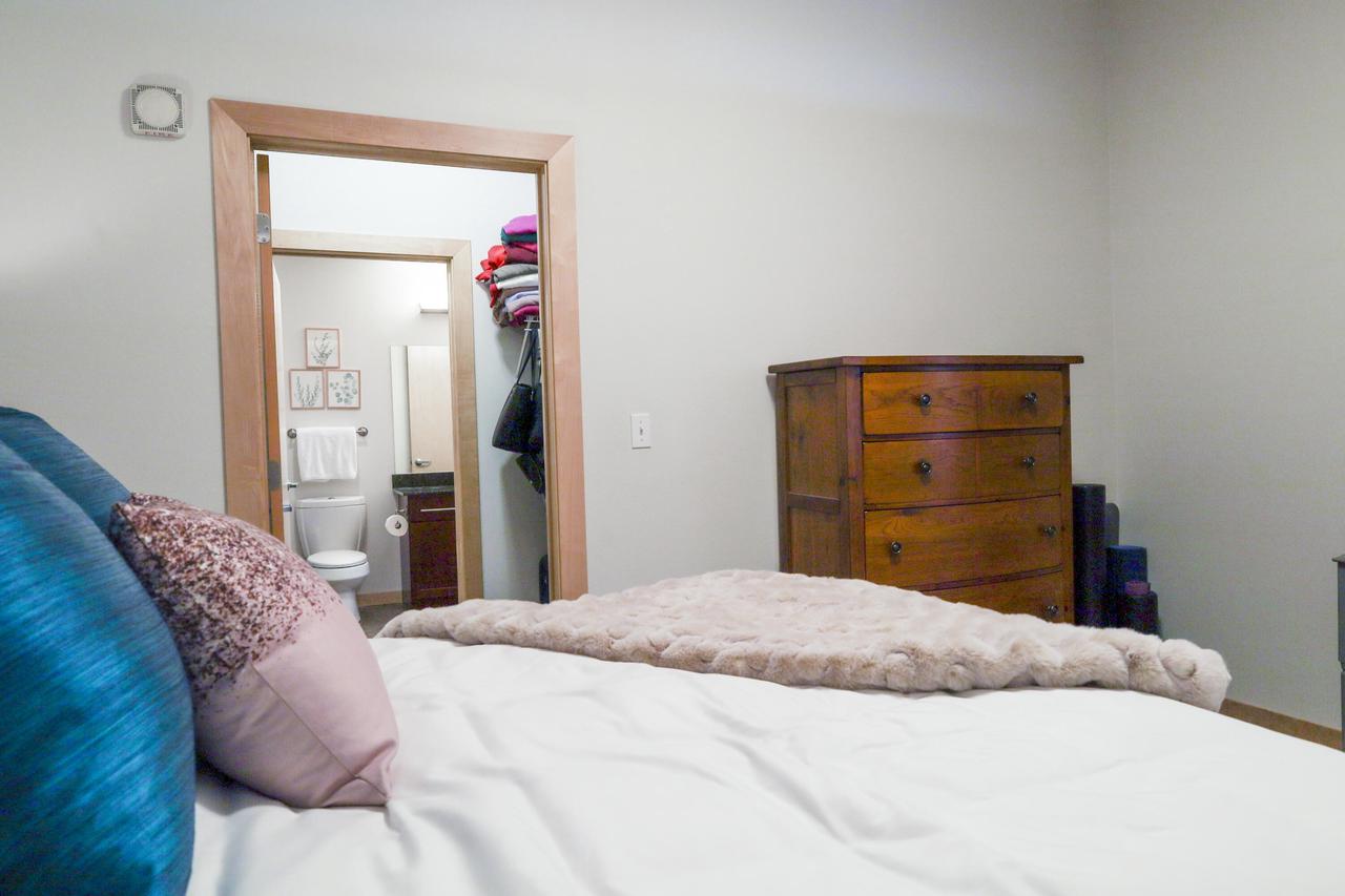 106 West Seeboth STREET 706